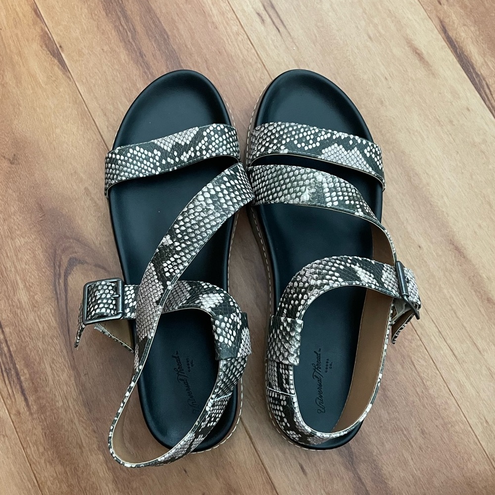 Women's Annika Snake
Print Platform Footbed
Sandals - Universal Thread